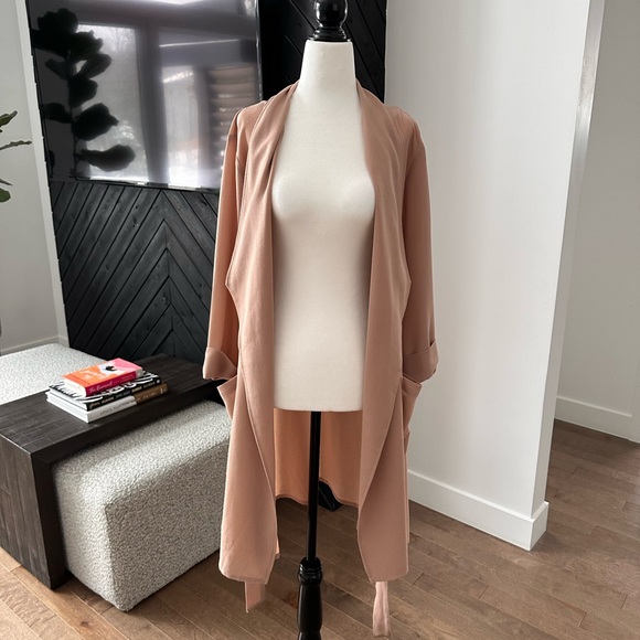 VEST LE CHÂTEAU - Picture 4 of 5